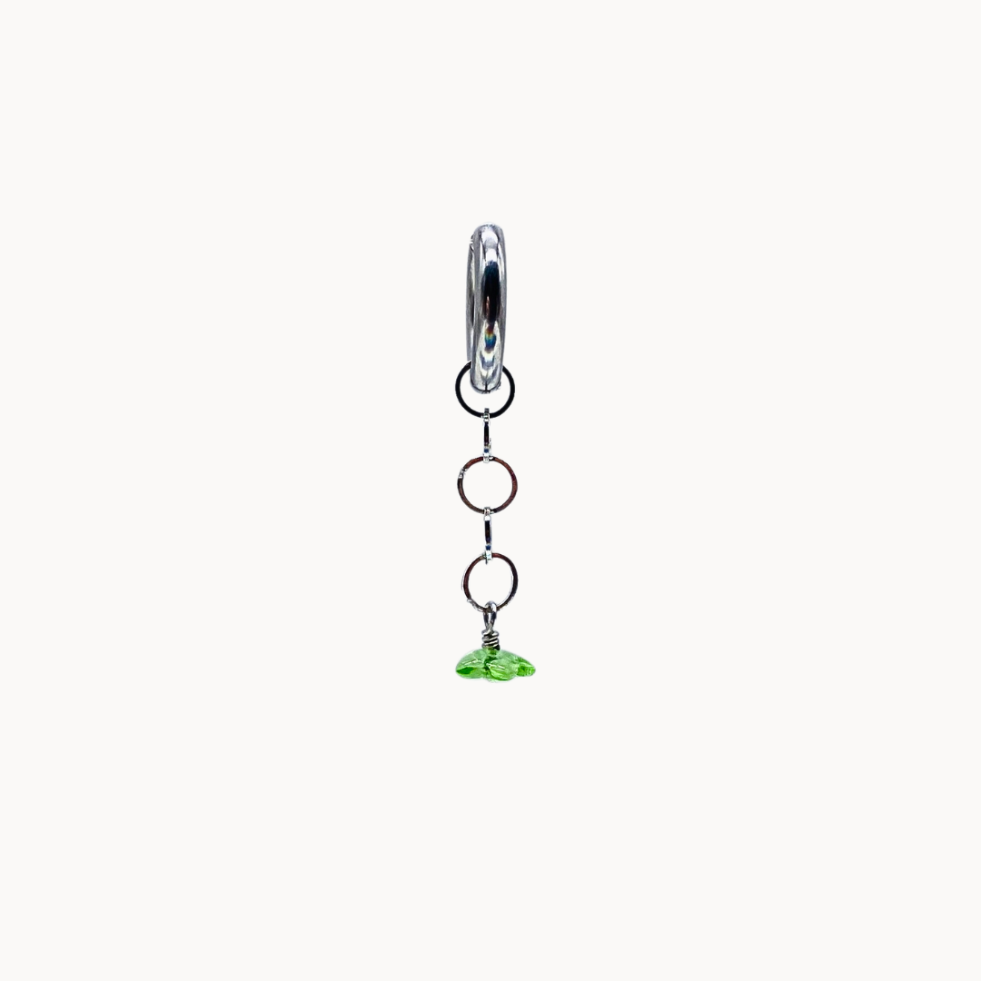 GREEN FLOWER CHAIN CHARM - CIRCLE OF DOTS