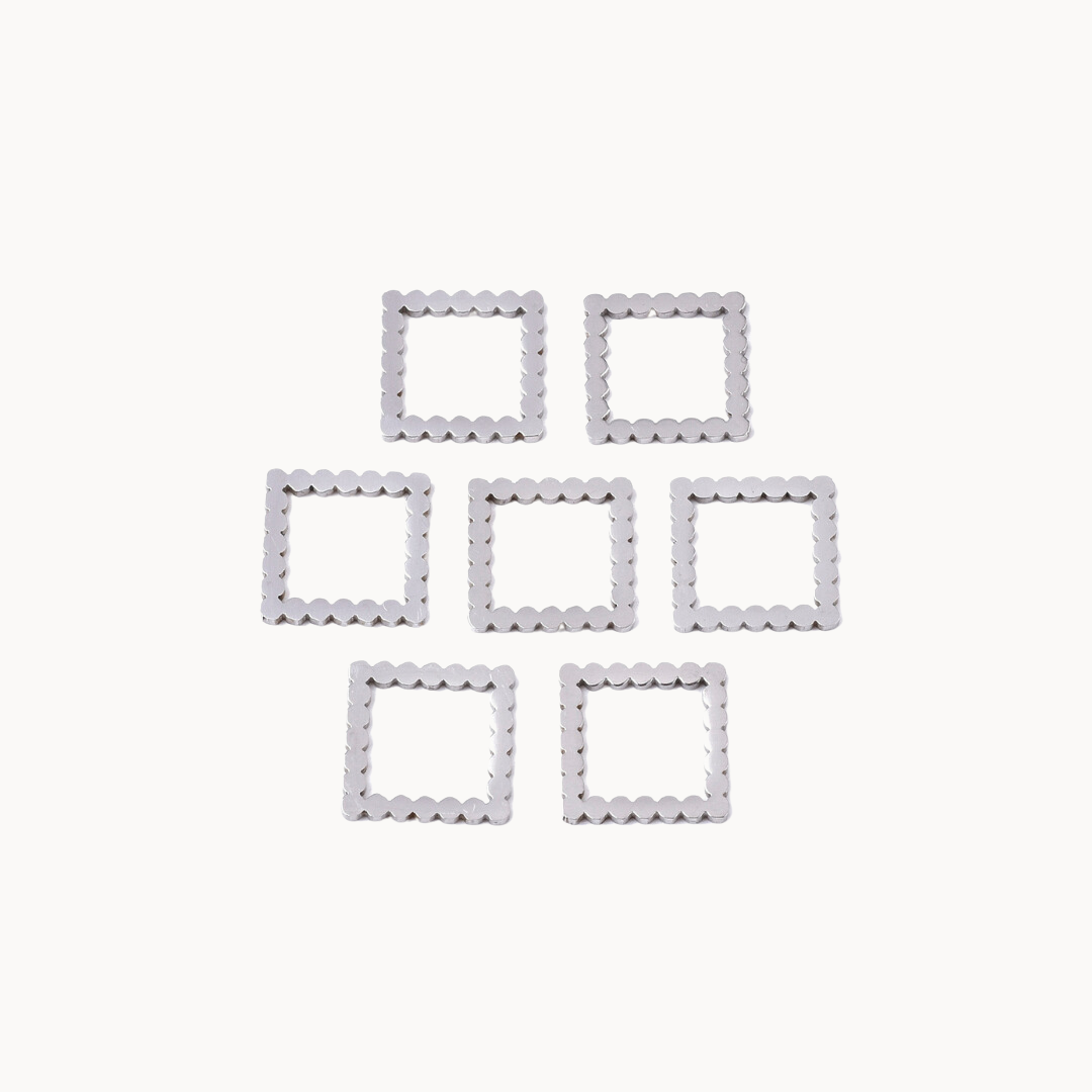 SQUARE SHAPE CHARM - CIRCLE OF DOTS