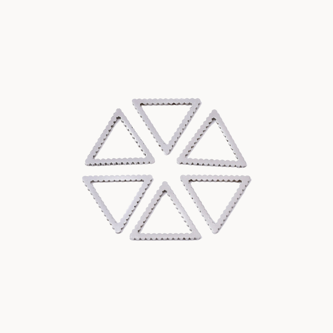 TRIANGLE SHAPE CHARM - CIRCLE OF DOTS